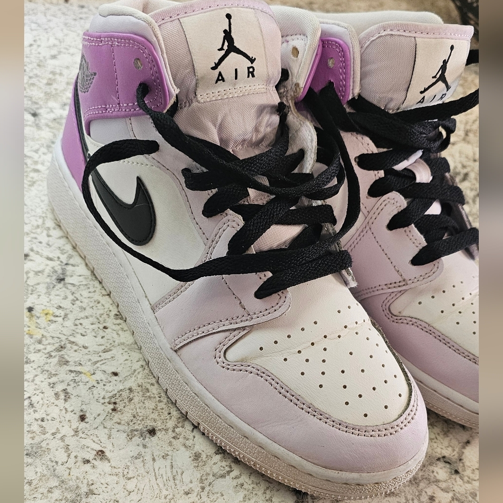 Jordan 1 mid